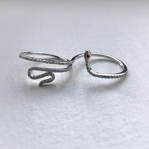 Brand new double finger snake ring